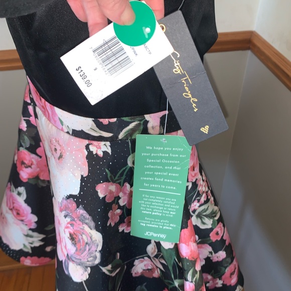 City Triangles Special Occasion Dress - Picture 7 of 12